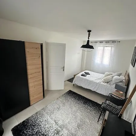 Luxueuse Neuve Avec Jardin 别墅 *